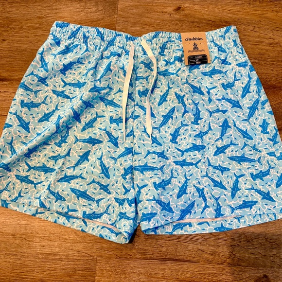 Chubbies Blue Shark Print Mens swim trunks, size XL, 5.5” bnwt - Picture 1 of 5